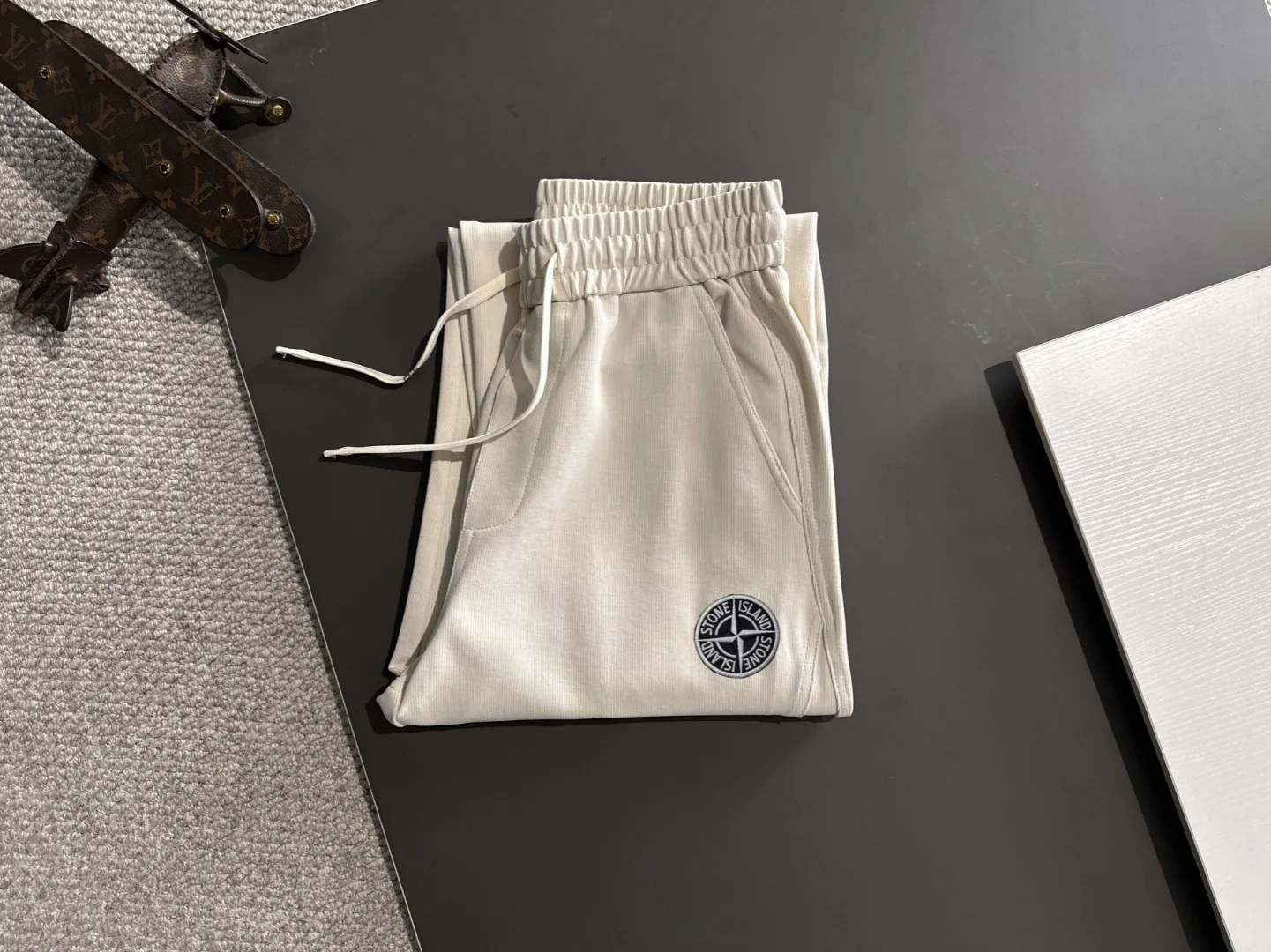 🅿️400 next day shipping Stone Island 2025 spring and summer new elastic band casual pants, thin counter custom fabrics, high breathability and comfort, impeccable details, brand element design concept, reflecting high quality. It feels delicate and soft! It presents a casual cut and the upper body shape is great! Size: M-4XL